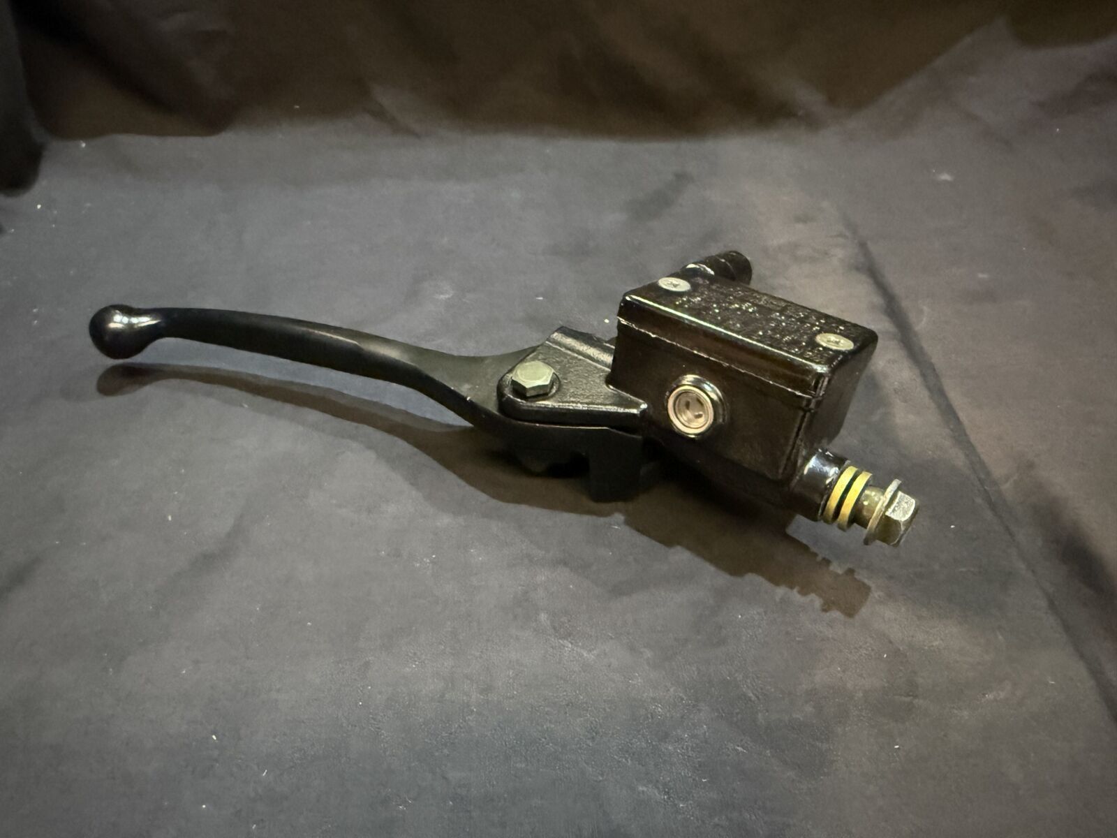 CF250 Master cylinder, front