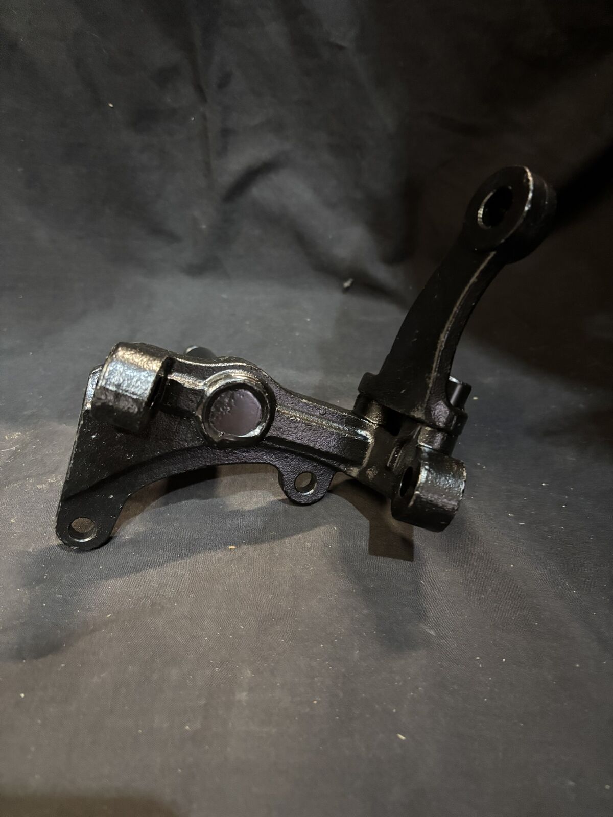 Left knuckle (Stub Axle)