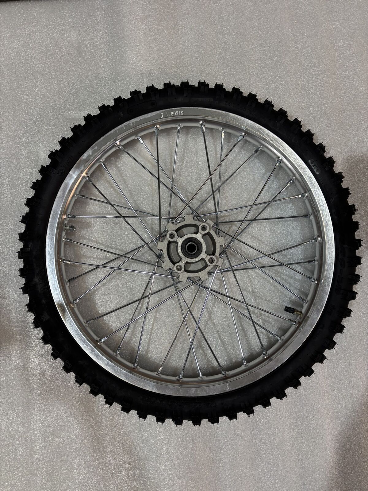 19&quot; FRONT WHEEL WITH TYRE AND TUBE CF250