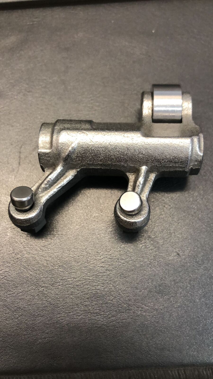 600GT / 570 EXHAUST ROCKER ARM, ASSEMBLY