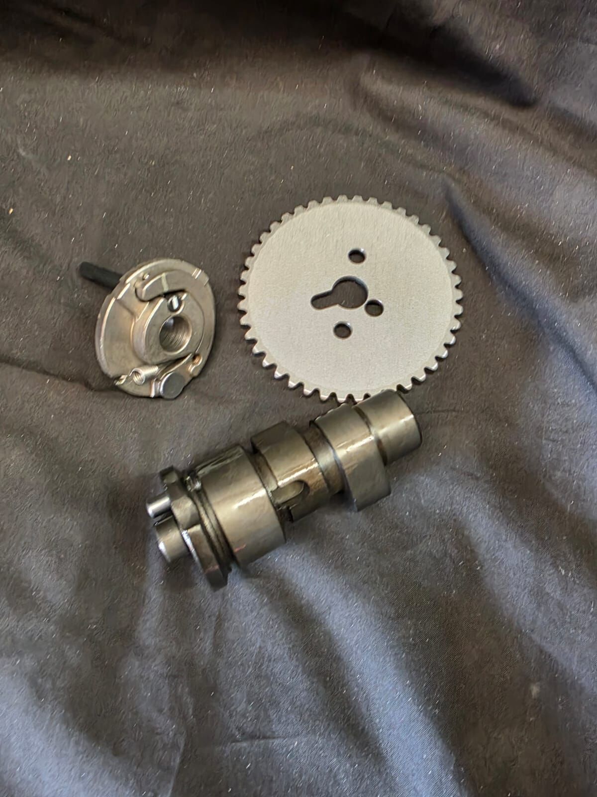 600GT - 570 CAMSHAFT ASSY