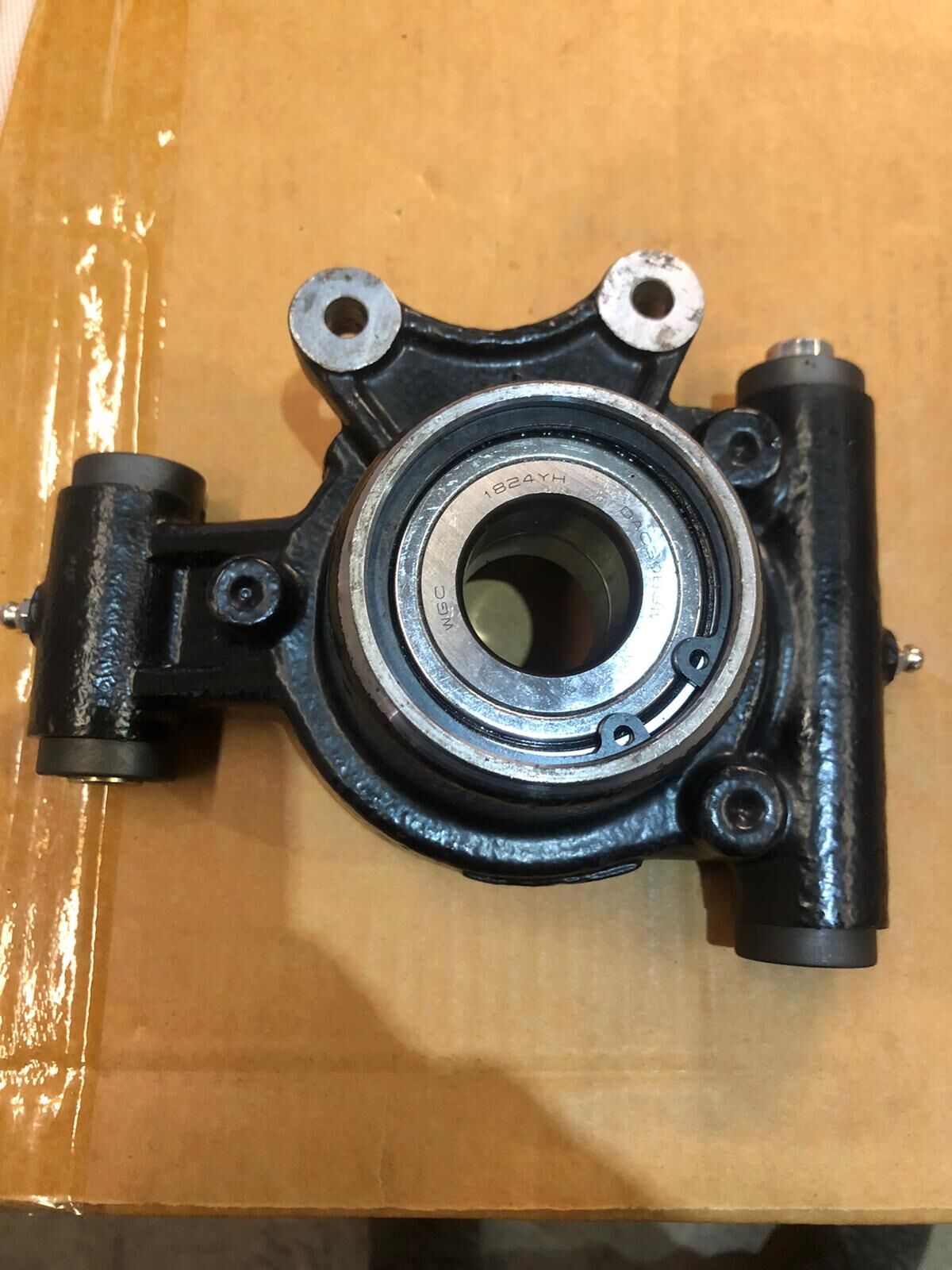 CARRIER BEARING WHEEL REAR LH ASSY 400GT