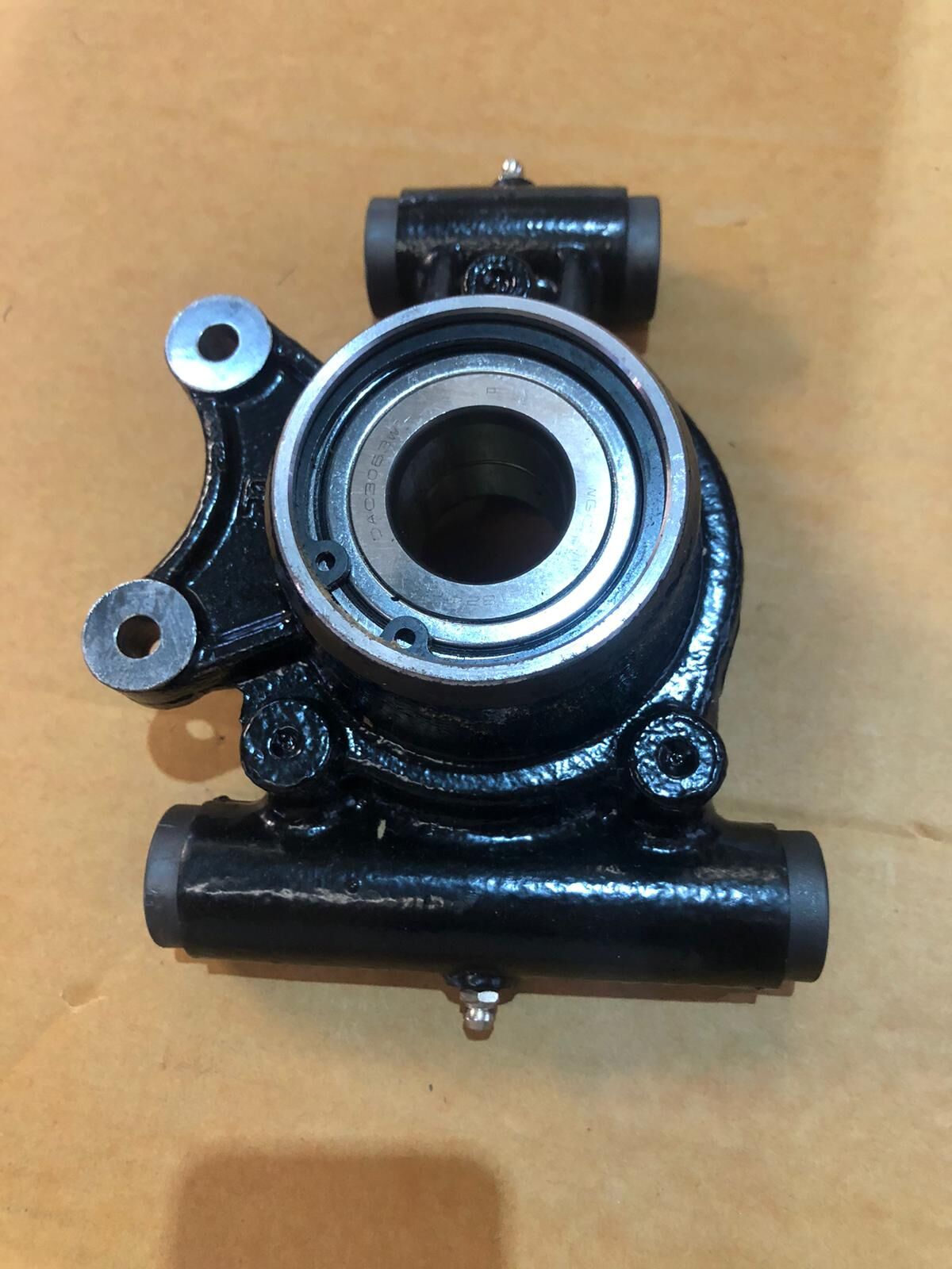 CARRIER BEARING WHEEL REAR RH ASSY