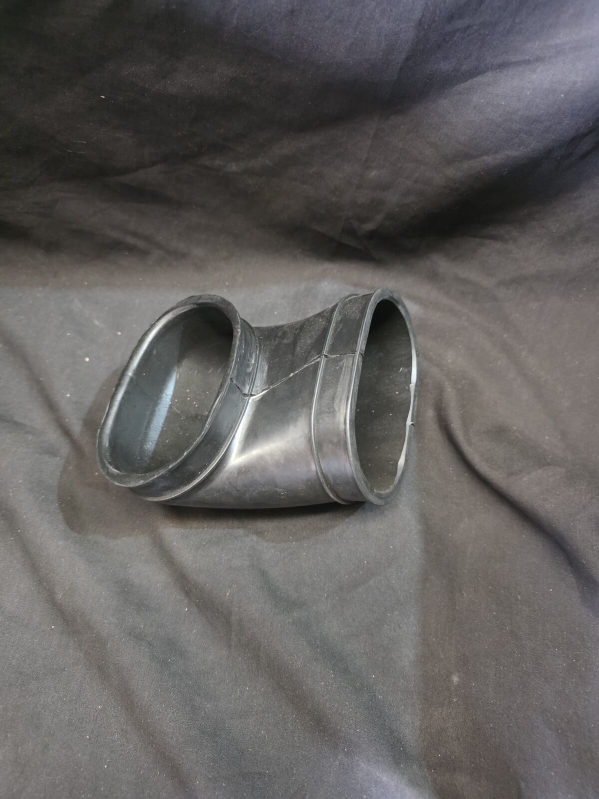 600GT / 570  RUBBER JOINT AIR SHROUD 1, CVT