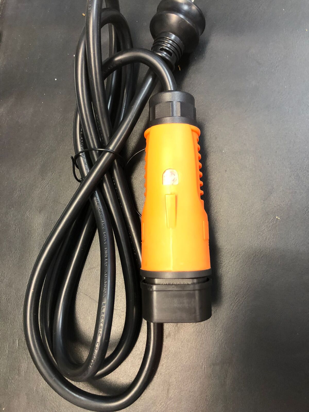 Charger plug (Australia standard) E10 / E10 CREW / E10 CARGO