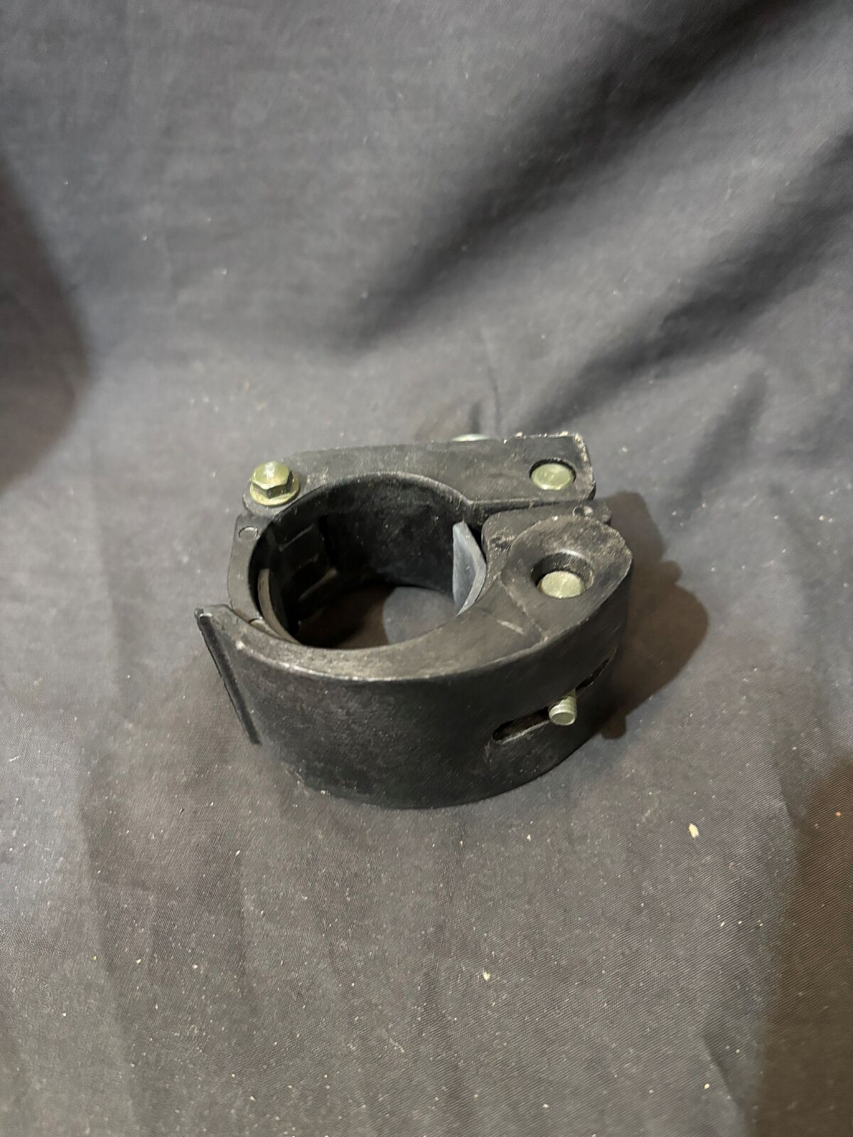 E1 Windscreen Clamp 